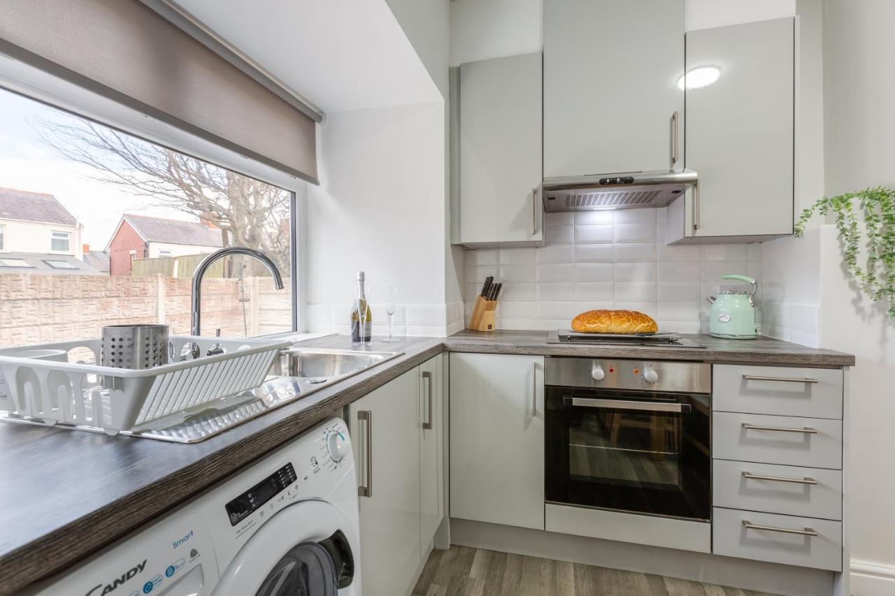 Hillside House - 2 Bedrooms Parking Wi-Fi Hospital Blackpool Eksteriør billede